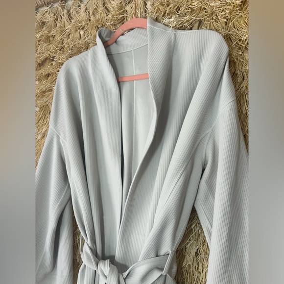 Lululemon•Ribbed Softstreme Belted Wrap•Bone white•LIKE NEW•size 12 - Picture 9 of 16